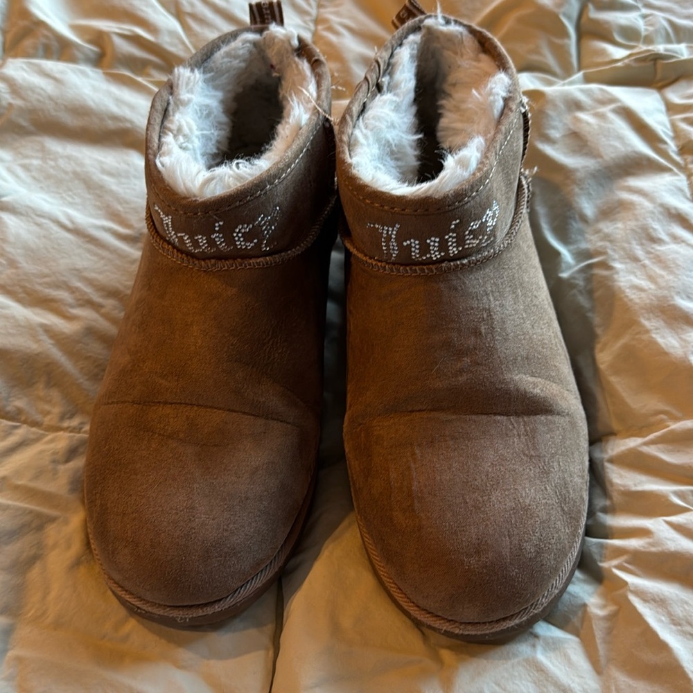 Juicy Couture low “Ugg style” slipper